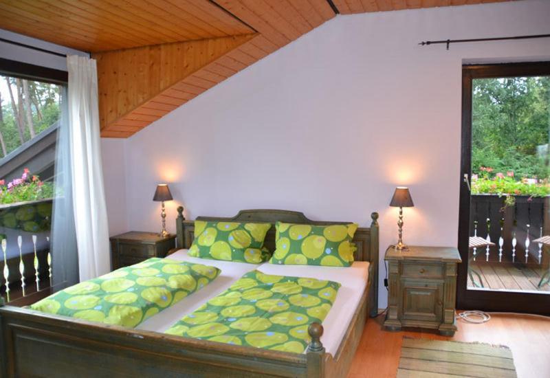 Landhotel Linden Am Venekotensee Niederkruechten Room photo